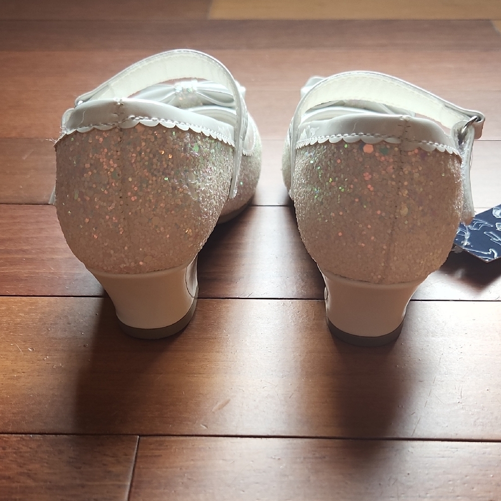 Girls' Sparkly White Dress Shoes with Bow - Picture 3 of 10